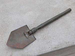 lot 154 image: Vintage Military Folding Entrenching Shovel