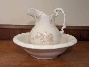 lot 163 image: Villeroy & Boch Royal Porcelain Pitcher and Steubenville Wash Basin Set