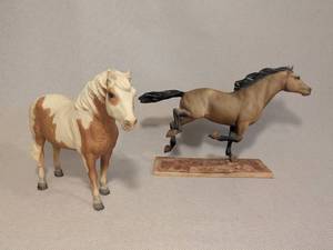 lot 244 image: Vintage Breyer Misty of Chincoteague #20 and Hobo Mustang #625 Figurines