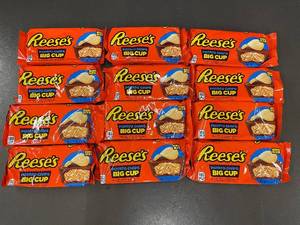 lot 39 image: trol - 12 Reeses Potato Chips Big Cup King Size, Factory Sealed, 2.6oz, 122024
