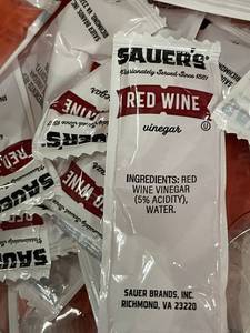 lot 537 image: UT 5 - Sauers Red Wine Vinegar Packets - 200 Count, 9g Each