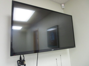 lot 7 image: Sanyo 42 Television