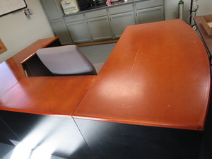 lot 9 image: Reception Desk