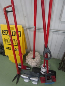 lot 21 image: Floor Cleaning Tools