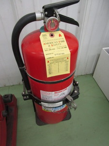 lot 25 image: Fire Extinguisher & Bracket