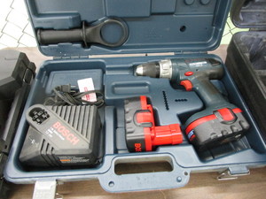 lot 32 image: Bosch 18V Set
