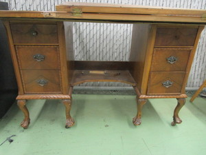 lot 49 image: Antique Dressing Vanity