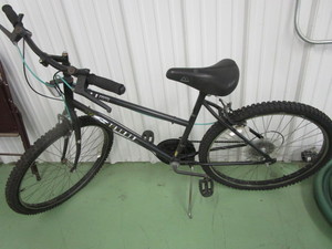 lot 61 image: Stalker 12 Speed Bicycle