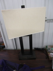 lot 100 image: Table Lamp