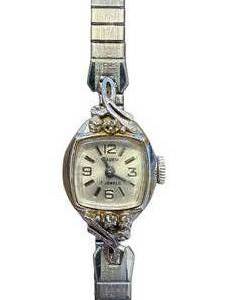 lot 8 image: Vintage Ladies Bulova 17 Jewel Wristwatch with Expansion Band