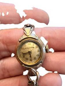 lot 35 image: Vintage Bulova Ladies Wristwatch with Expansion Band