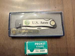 lot 346 image: Smith & Wesson U.S. Army Pocket Knife and Vintage Green Handle Pocket Knife