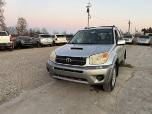 lot 21 image: 2004 Toyota Rav4
