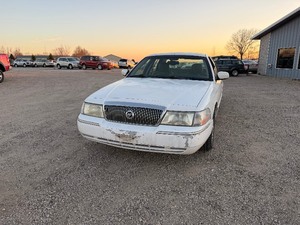lot 19 image: 2003 Mercury Grand Marquis