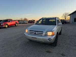 lot 10 image: 2005 Toyota Highlander AWD
