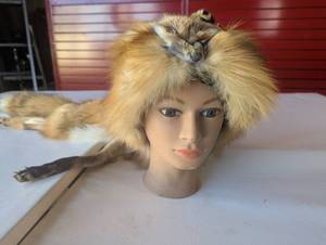 lot 6 image: Red Fox Fur Had - Professionally crafted in excellentnew condition