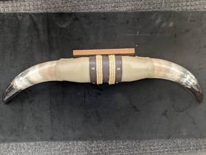 lot 11 image: A fine set of bull horns wrapped in leather on a hangable mount