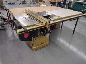 lot 179 image: Powermatic 66 10 Tablesaw, Tilting...
