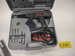lot 235 image: Senco Dure Spin Screw Gun, Model DS...
