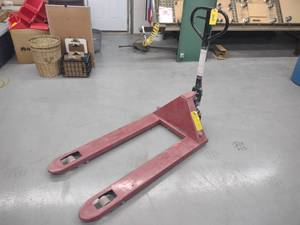 lot 305 image: Pallet Jack...