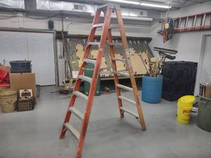 lot 306 image: Werner 2-Sided 8 Fiberglass Step L...