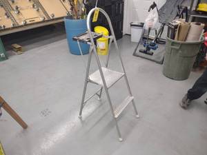 lot 307 image: Keller Model 304 4 Ladder...