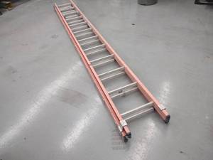 lot 311 image: Werner 24 Fiberglass Extension Lad...