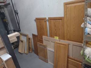 lot 366 image: Cabinet Doors & Drawer Boxes...