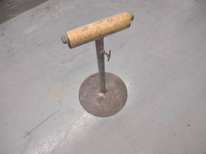 lot 401 image: Adjustable Work Stand Roller, 28-4...