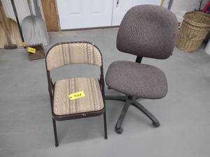 lot 422 image: (2) Chairs...