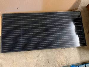 lot 16 image: Rocksolar 200W Solar Panel