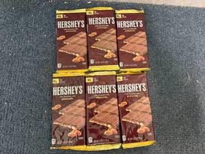 lot 257 image: 6 HersheyS Almond Bars