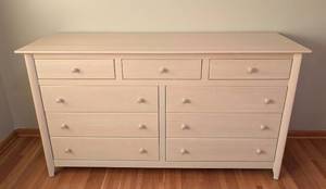lot 5 image: BR - Nadeau Solid Wood 10-Drawer Dresser