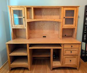lot 100 image: ML - Large Oak Computer Desk and Hutch with Glass Cabinets