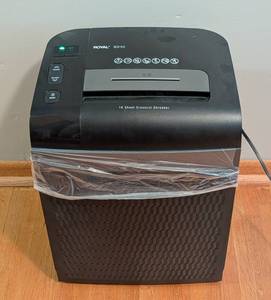 lot 102 image: ML - Royal 16MX 16 Sheet Crosscut Paper Shredder in Working Condition