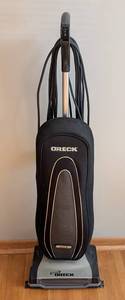 lot 117 image: BR - Oreck Upright Vacuum Cleaner Gold Series