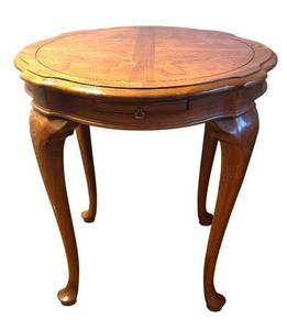 lot 12R image: LR - Vintage Hekman Queen Anne Style Accent Table with Cabriole Legs