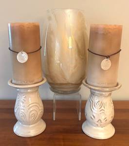 lot 36R image: LR - Set of 2 Ceramic Candle Holders with Pillar Candles and Decorative Glass Vase