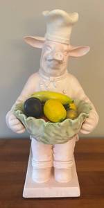 lot 66R image: LR - Fleur de Lis Pig Chef Figurine Holding Fruit Bowl