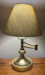 lot 73R image: FR - Adjustable Brass Table Lamp