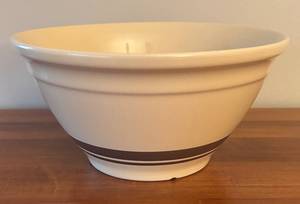 lot 74R image: LR - Vintage McCoy Pottery Mixing Bowl