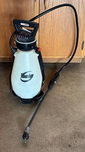 lot 134R image: G - Roundup Pump Zero 2-Gallon Backpack Sprayer