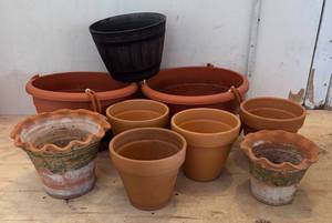 lot 155R image: G - Variety of Planter Pots Assorted Styles and Sizes