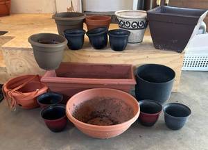 lot 163R image: G - Collection of Assorted Planter Pots