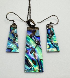 lot 34J image: Sterling Silver Abalone Necklace and Earring Set
