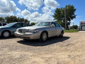 lot 1 image: 2007 Lincoln Town Car