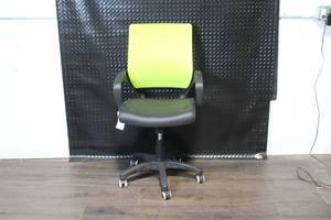 lot 2 image: Black and Green Adjustable Office Chair with Armrests and Mesh Back