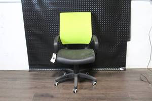 lot 4 image: Adjustable Mesh Office Chair with Green Backrest and Armrests