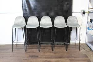 lot 9 image: Set of 5 Modern Grey Velvet Bar Stools with Black Metal Legs
