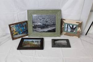 lot 16 image: Set of 5 Assorted Decorative Picture Frames with Art Prints